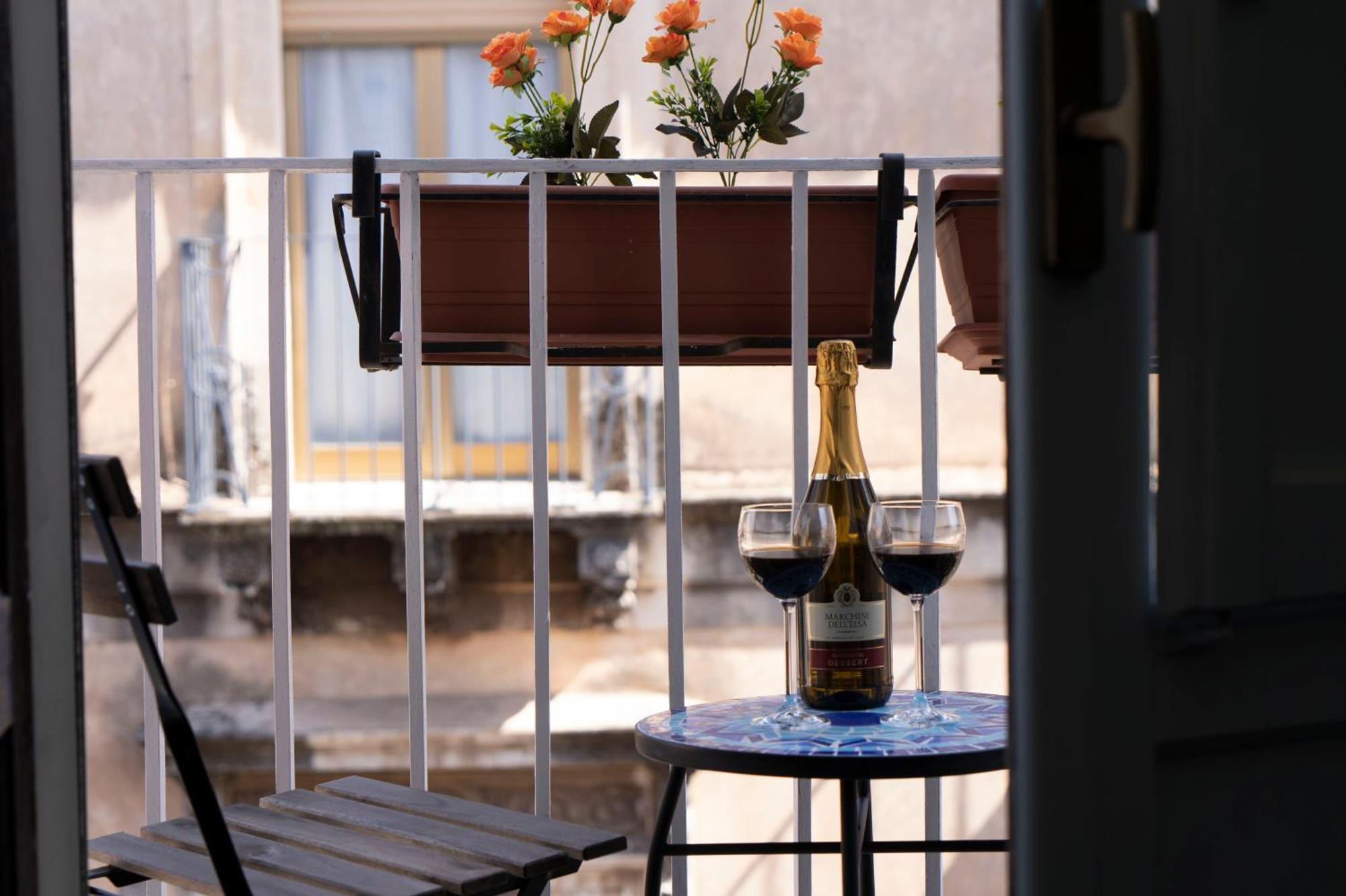 Etna Timeo Central Apartment In Baroque Building Catania Ngoại thất bức ảnh