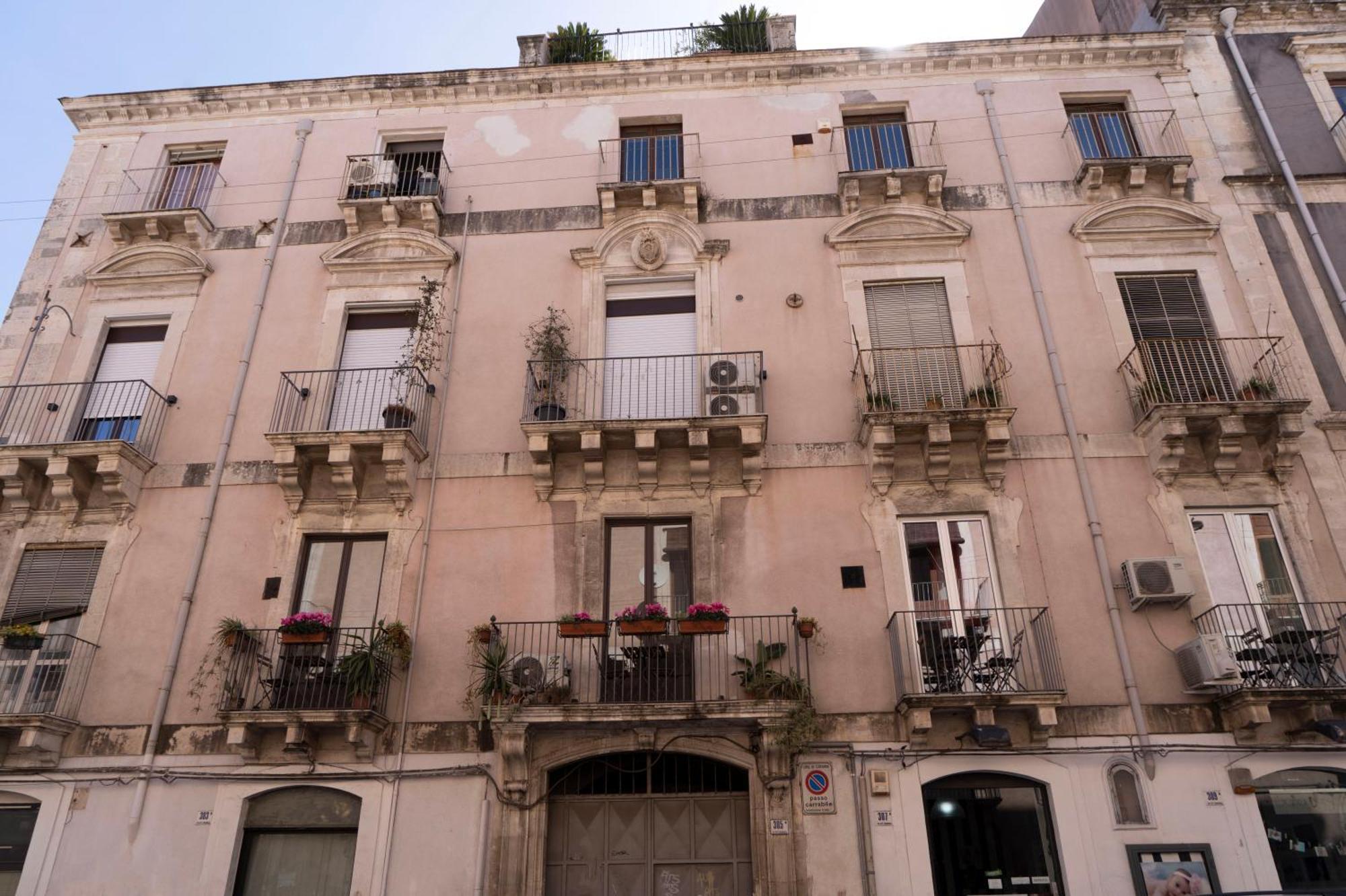 Etna Timeo Central Apartment In Baroque Building Catania Ngoại thất bức ảnh